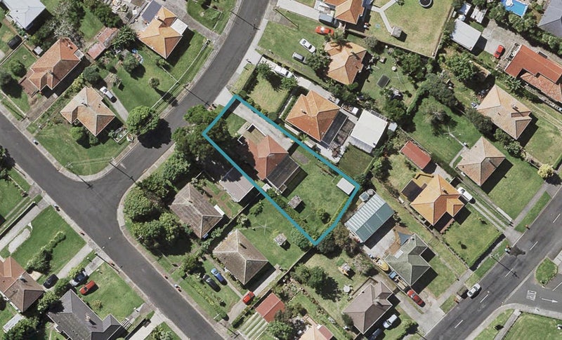 2 Benghazi Road, Panmure, Auckland - Carousel 1