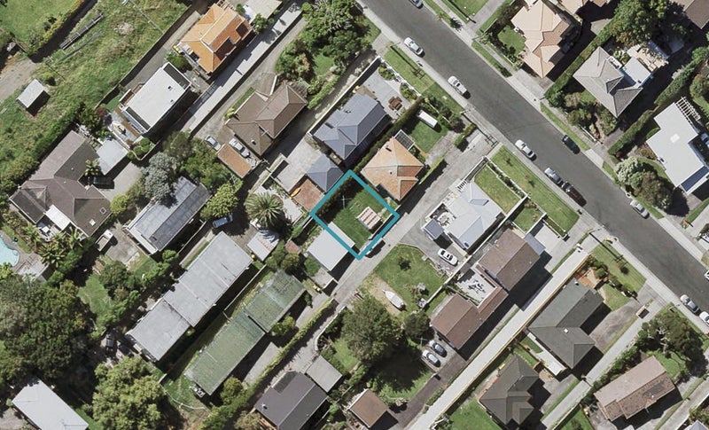 2/14 Dallinghoe Crescent, Milford, Auckland - Carousel 1