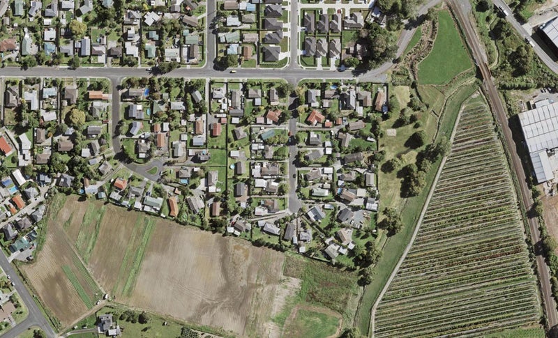 13B Lipton Grove, Opaheke, Papakura - Carousel 1