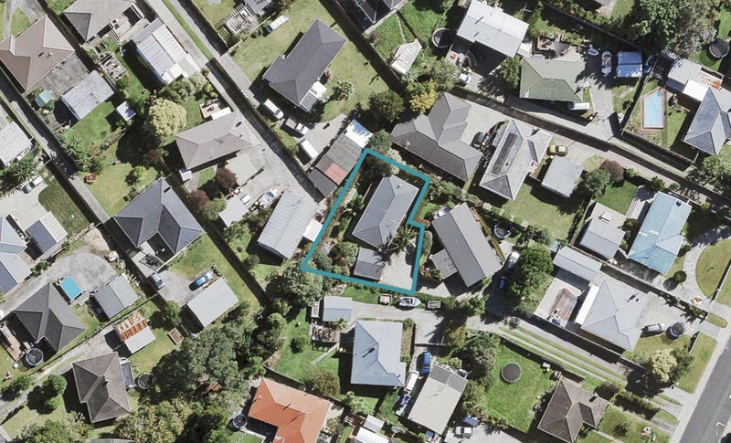 53 Stottholm Road, Titirangi, Auckland - Carousel 1