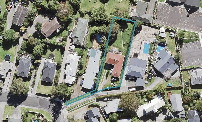 9 Mayall Avenue, Beach Haven, Auckland - Carousel 1