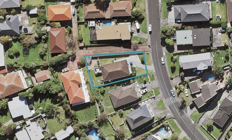 41 Pakira Avenue, Glendene, Auckland - Carousel 1