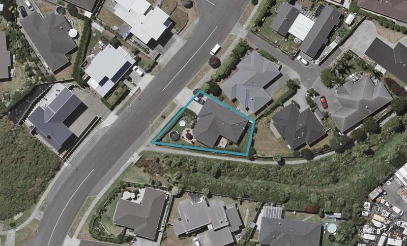 64 Hillcrest Road, Raumati Beach, Paraparaumu - Carousel 1