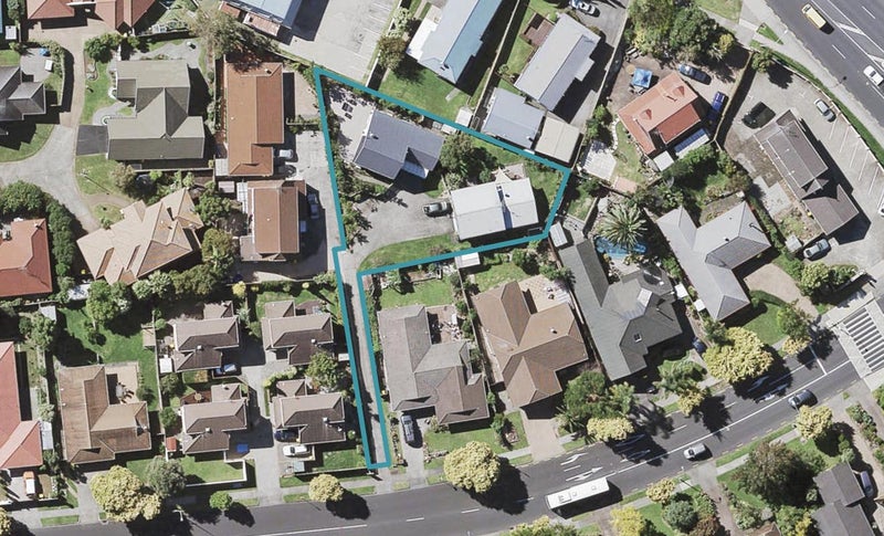 2/11 Millhouse Drive, Northpark, Auckland - Carousel 1