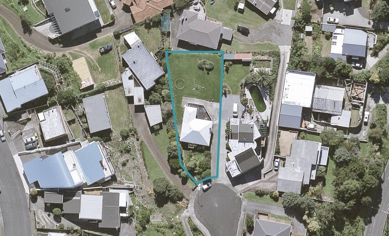 9 Catherine Crescent, Moturoa, New Plymouth - Carousel 1