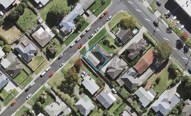 2 Raeben Avenue, Hillcrest, Auckland - Carousel 1