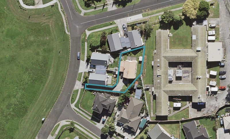 8 Otago Place, Favona, Auckland - Carousel 1
