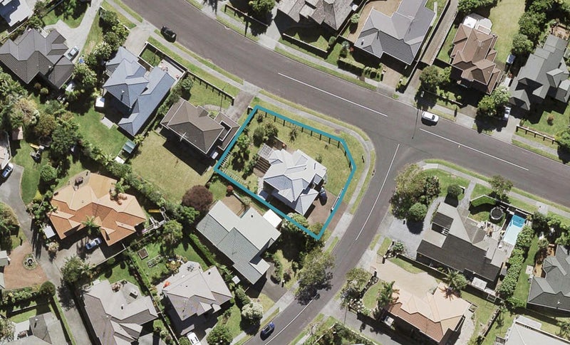 1 Hogarth Rise, West Harbour, Auckland - Carousel 1