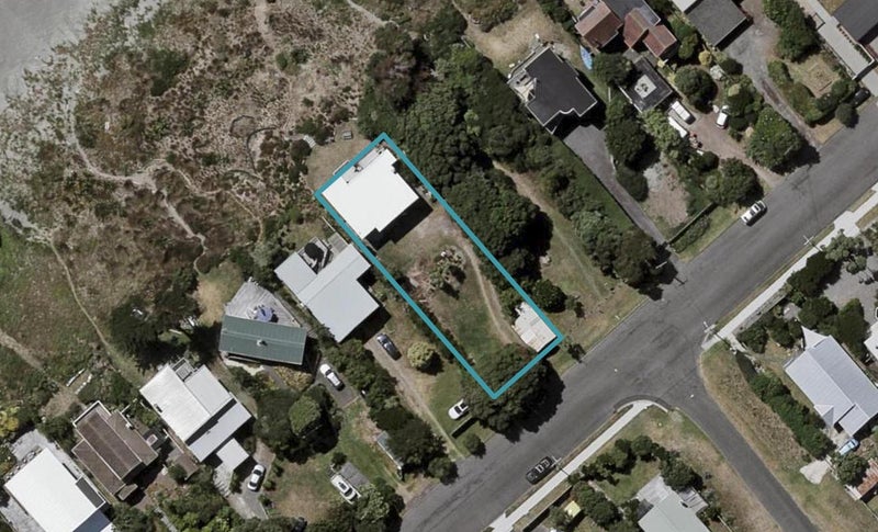 15 Tutere Street, Waikanae Beach, Waikanae - Carousel 1