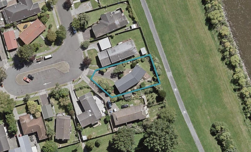 24 Memphis Grove, Totara Park, Upper Hutt - Carousel 1