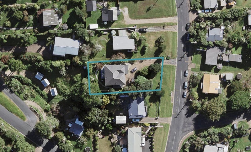 23 Tui Street, Oneroa, Waiheke Island - Carousel 1