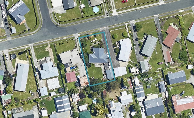 16 Fenruss Street, Fairy Springs, Rotorua - Carousel 1