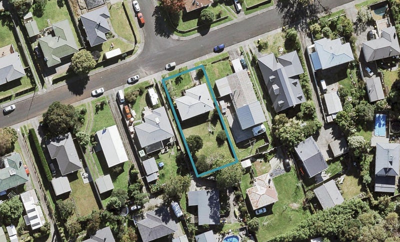 16 Melba Street, Beach Haven, Auckland - Carousel 1
