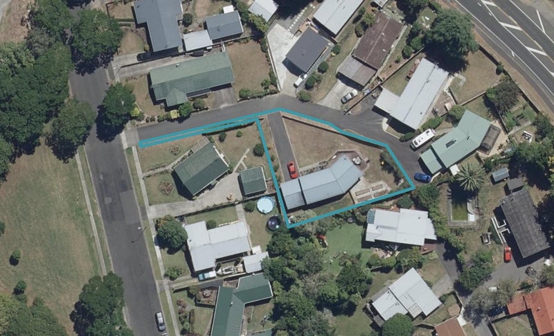 33 Exeter Street, Glenview, Hamilton - Carousel 1