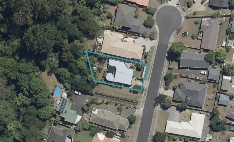 13 Oregon Crescent, Glenview, Hamilton - Carousel 1