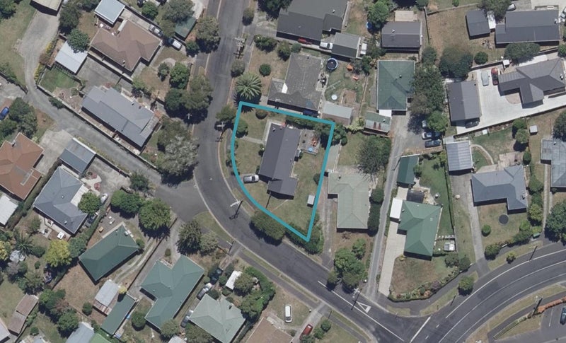 6 Panair Crescent, Hillcrest, Hamilton - Carousel 1