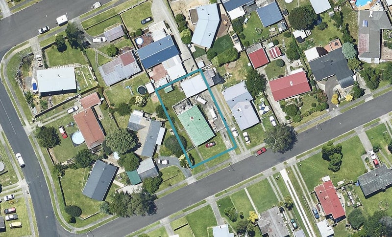 4 Dingadee Street, Welcome Bay, Tauranga - Carousel 1