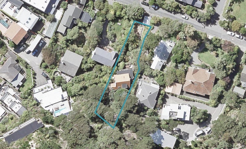 8 Moana Road, Days Bay, Lower Hutt - Carousel 1