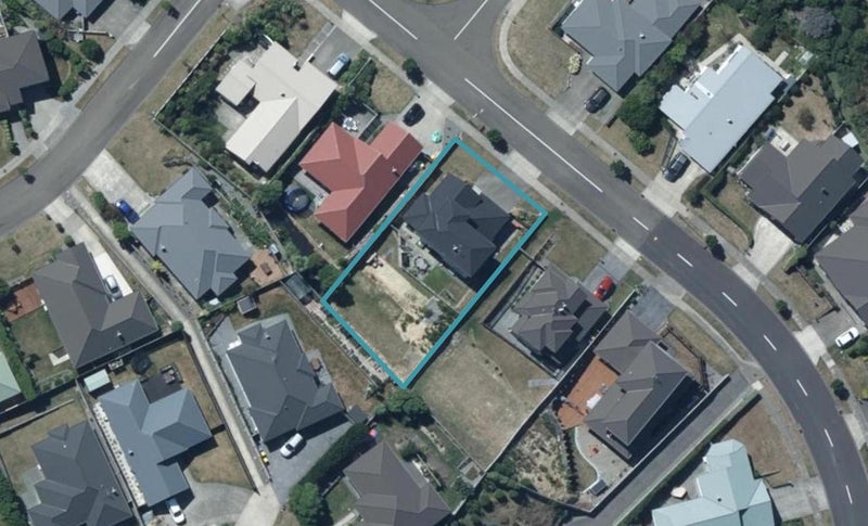 32 Te Puia Drive, Aotea, PORIRUA - Carousel 1