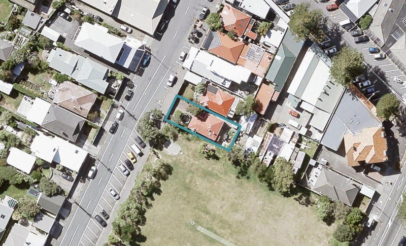 11 Oroua Street, Eastbourne, Lower Hutt - Carousel 1