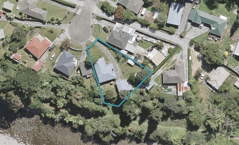17 Whangakoko Grove, Birchville, Upper Hutt - Carousel 1