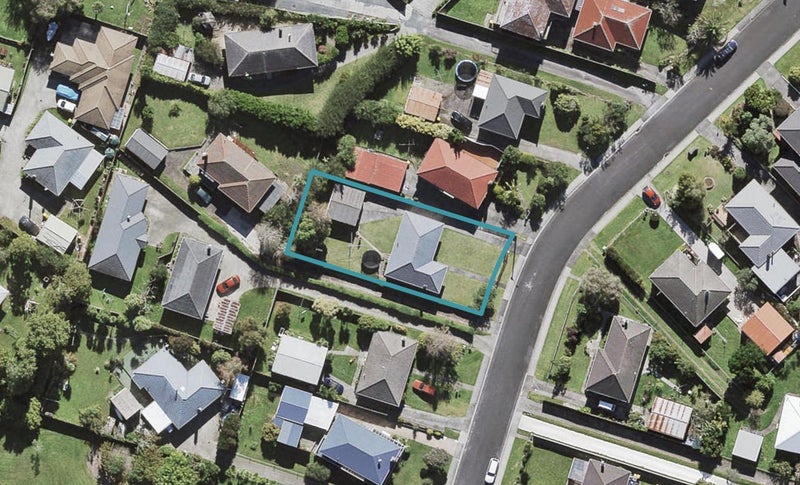 23 Essex Street, Te Atatu South, Auckland - Carousel 1