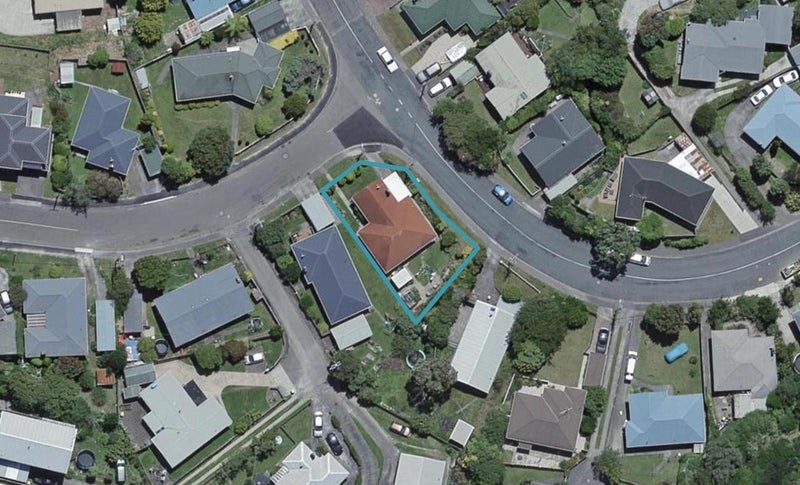 10 Warren Street, Paparangi, Wellington - Carousel 1