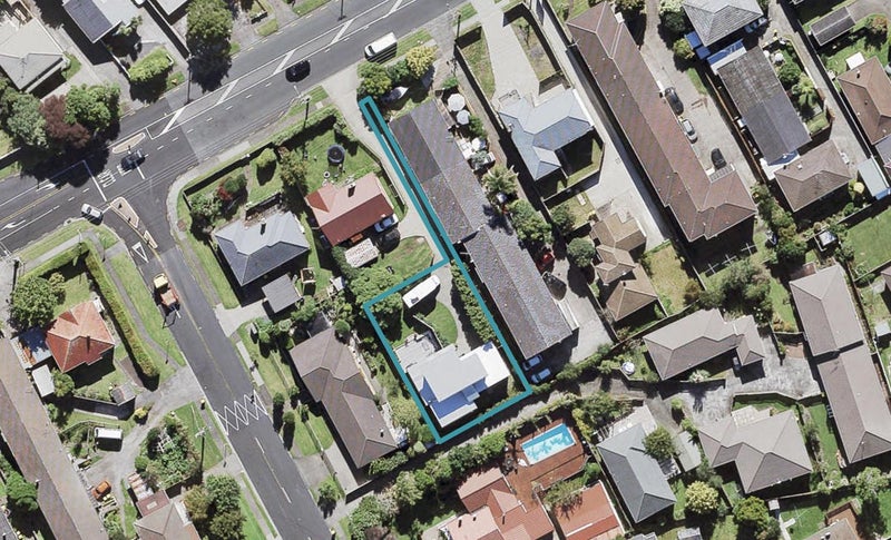 126A Titirangi Road, New Lynn, Auckland - Carousel 1