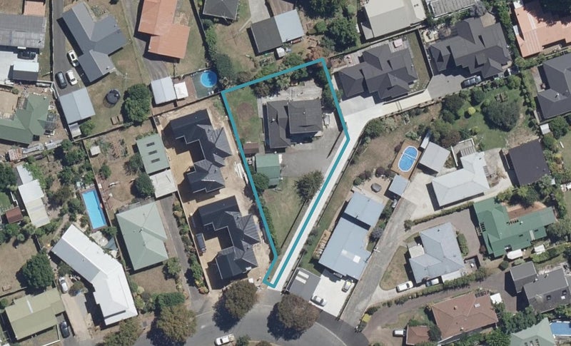 58 Queenwood Avenue, Queenwood, Hamilton - Carousel 1