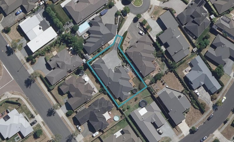 12 Compton Grove, Huntington, Hamilton - Carousel 1