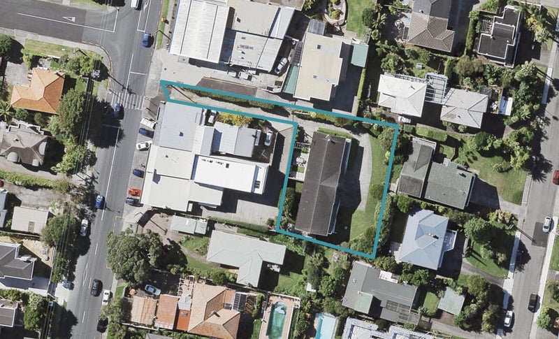 2/147 East Coast Road, Castor Bay, Auckland - Carousel 1