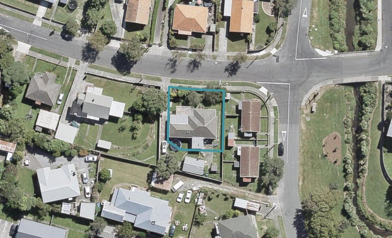 8 Tilbury Street, Fairfield, Lower Hutt - Carousel 1