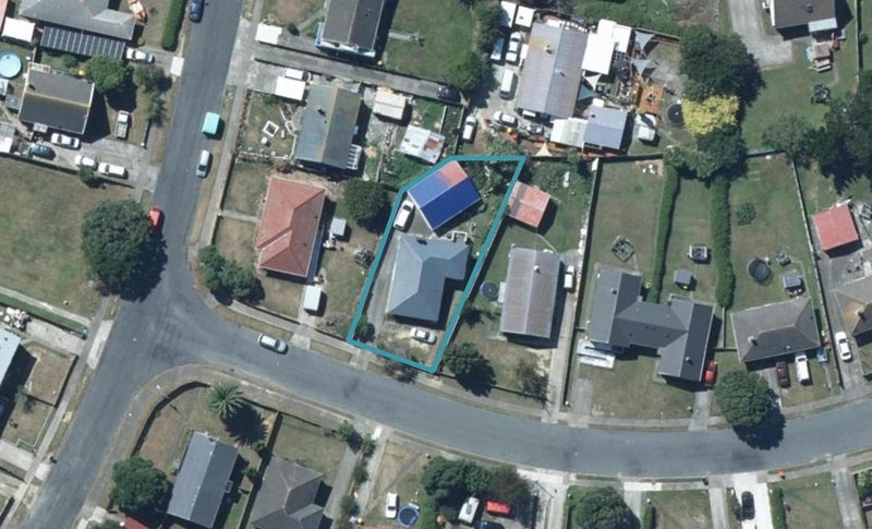 3 Arahura Crescent, Waitangirua, Porirua - Carousel 1