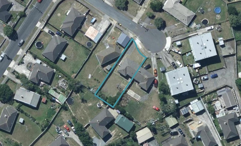 6 Dumont Place, Cannons Creek, Porirua - Carousel 1