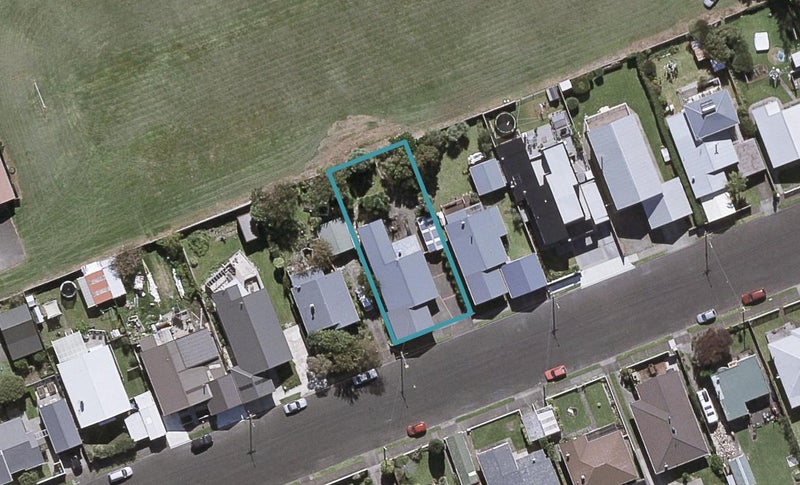 11 Princes Street, Fitzroy, New Plymouth - Carousel 1