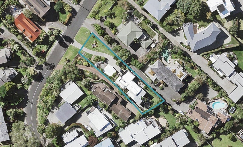 17 Braemar Road, Castor Bay, Auckland - Carousel 1
