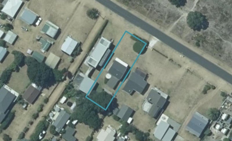 31 Marine Parade, Cooks Beach, Whitianga - Carousel 1
