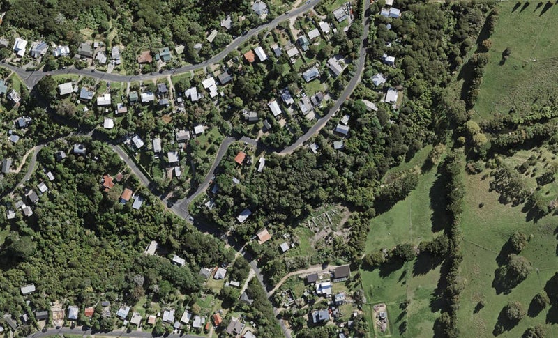 10 Karaka Road, Oneroa, Waiheke Island - Carousel 1