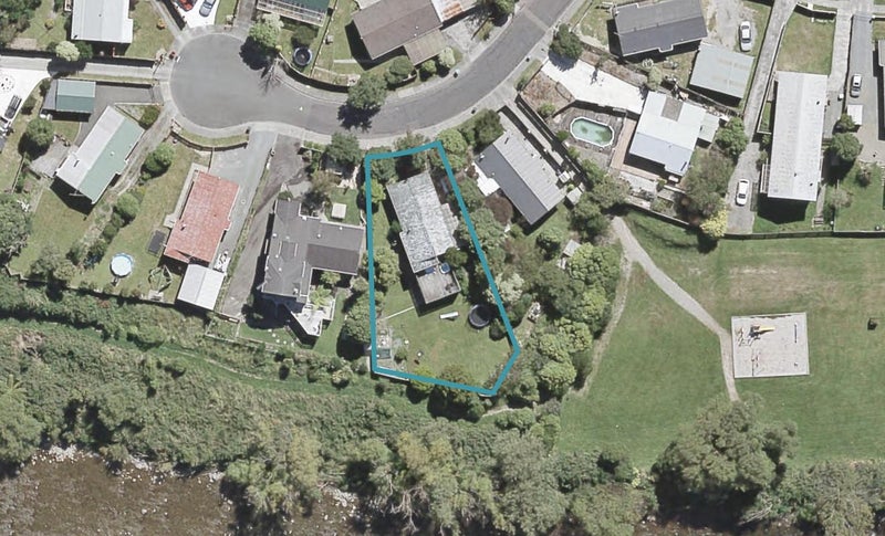 7 Edmund Lomas Grove, Birchville, Upper Hutt - Carousel 1