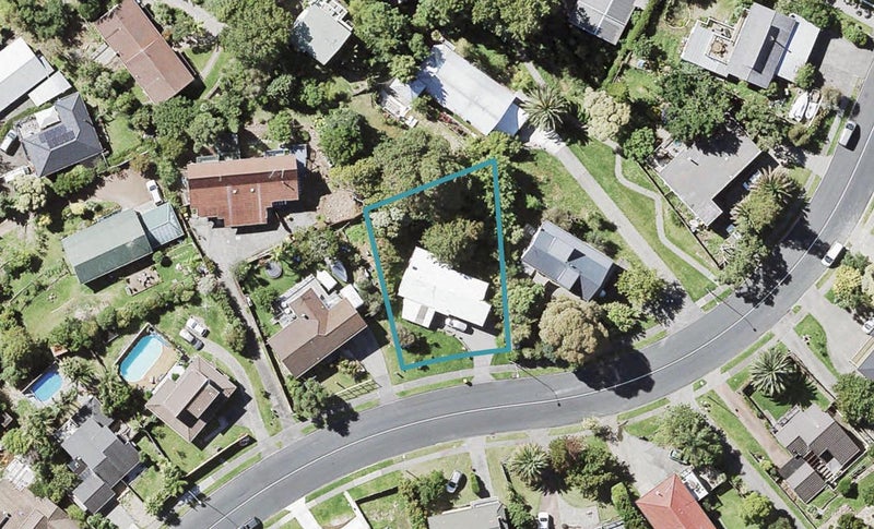 24 Oaktree Avenue, Browns Bay, Auckland - Carousel 1