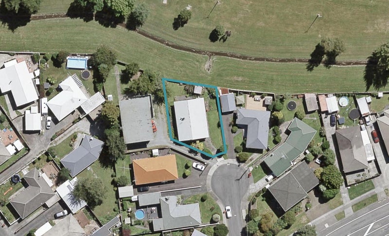 5 Seon Place, Clouston Park, Upper Hutt - Carousel 1