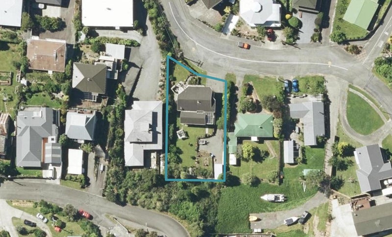 7 Seaview Crescent, Picton - Carousel 1