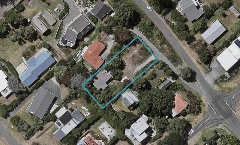 6 Rangihiroa Street, Waikanae Beach, Waikanae - Carousel 1