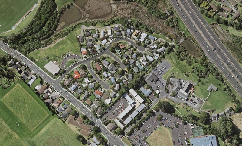 1/6 Tahinga Street, Northcote, Auckland - Carousel 1