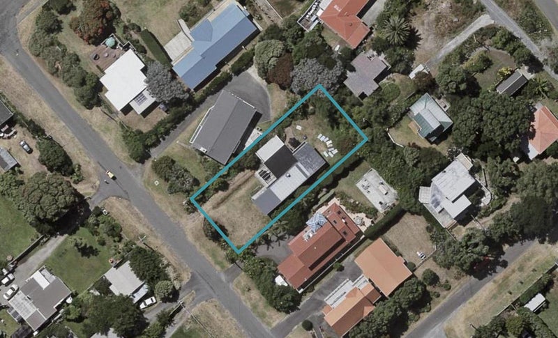 5 Taiata Street, Waikanae Beach, Waikanae - Carousel 1