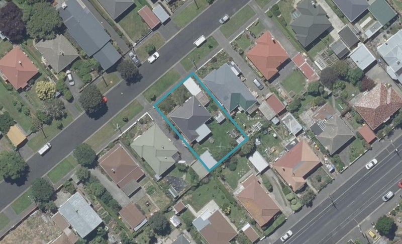 24 Ainslee Place, North East Valley, Dunedin - Carousel 1