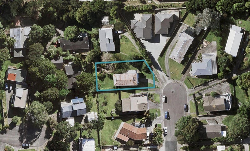 14 Celeste Place, Totara Vale, Auckland - Carousel 1