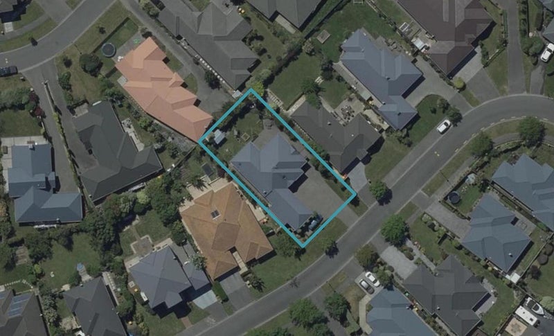 24 Kinsella Crescent, Aidanfield, Christchurch - Carousel 1