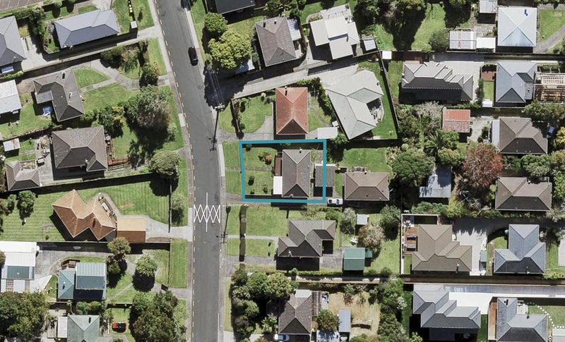 56 Neil Avenue, Te Atatu Peninsula, Auckland - Carousel 1