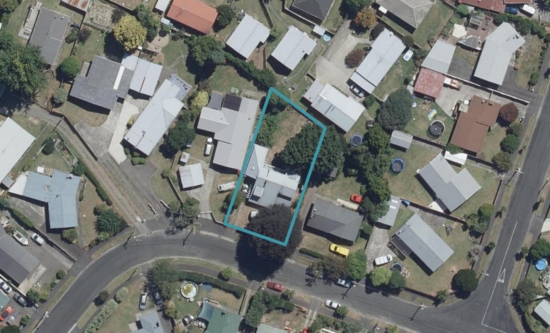 18 Forth Crescent, Glenview, Hamilton - Carousel 1
